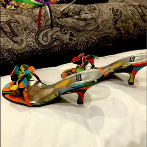 Fun colorful small heel only worn once.